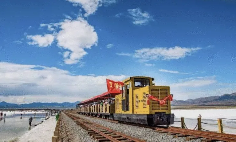 Chaka Salt Lake reflecting sky and landscape, Qinghai, China