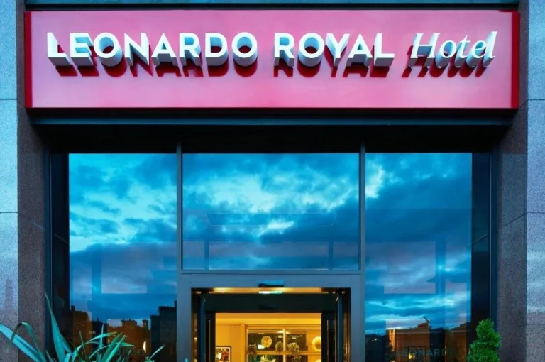 Entrance of Leonardo Royal Hotel Edinburgh at dusk